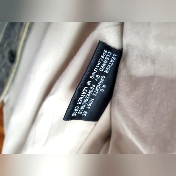 ❌️SOLD❌️ Vintage Distressed Leather Jacket - Picture 4 of 14